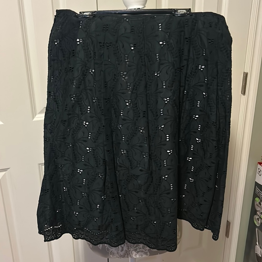 T Tahari Black Skirt with eyelets and White lining